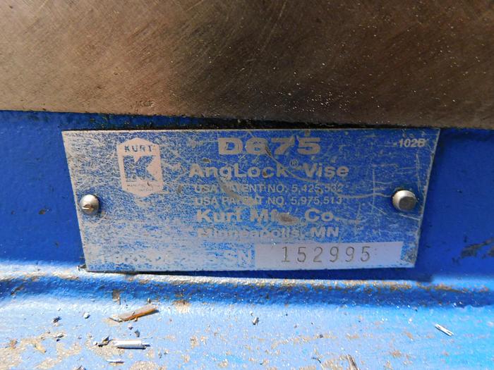 Used Kurt D675 6"-Machine Vise with Handle