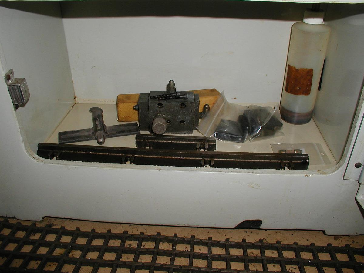 Used Harig 618 Hand Feed Surface Grinder