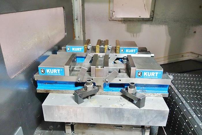 Used KIRA KDM43VCD Twin Pallet CNC Vertical Machining Center Fanuc