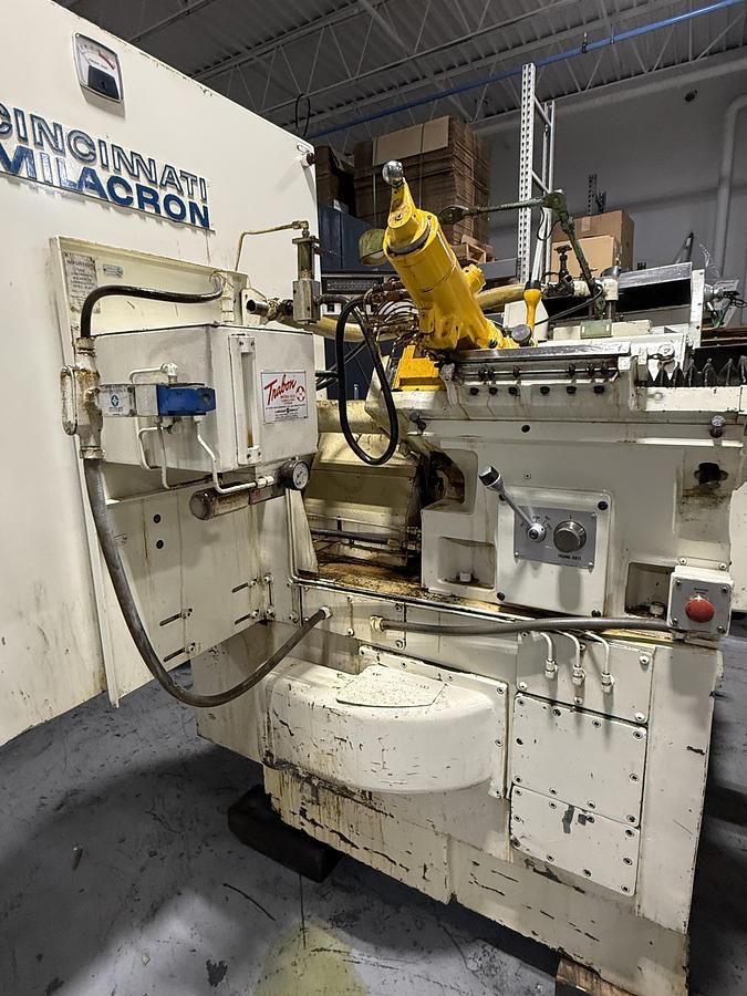 Used Cincinnati Milacron 220-8 Centerless Grinder