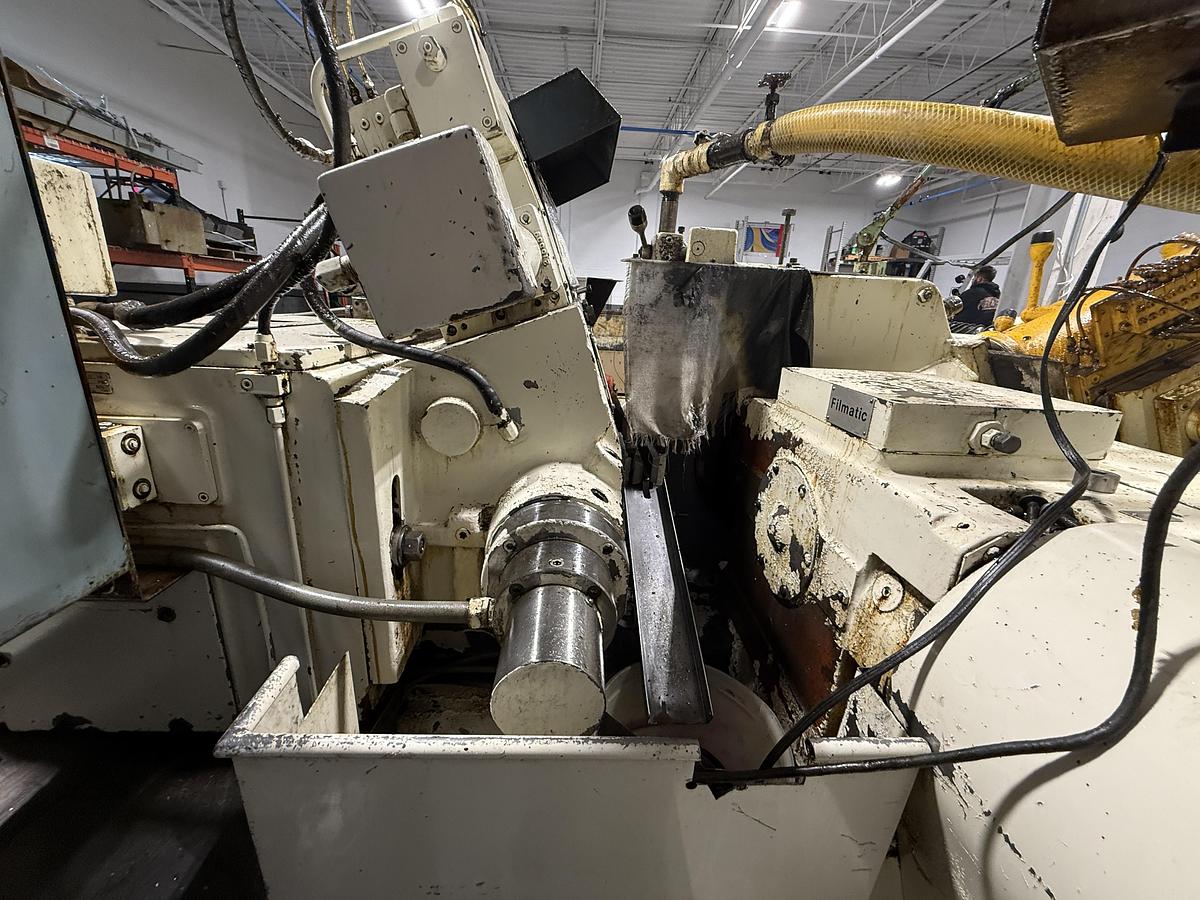 Used Cincinnati Milacron 220-8 Centerless Grinder