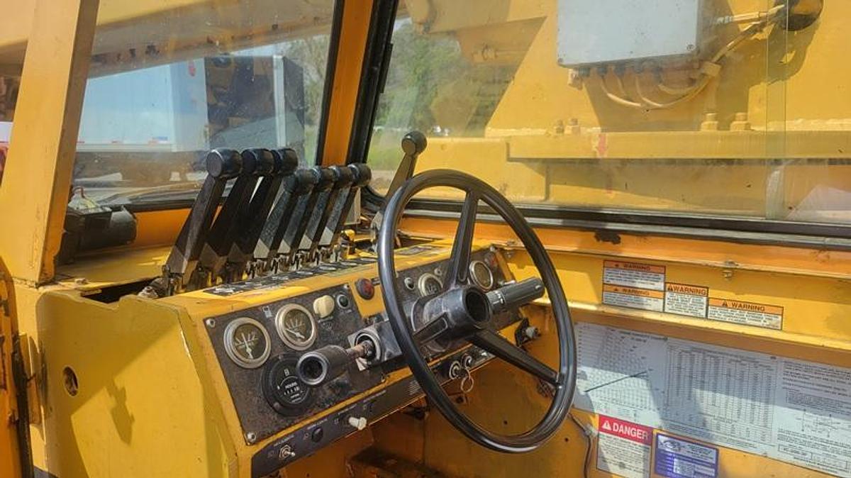 Used Brodeson IC200 Crane