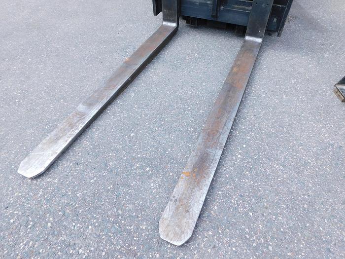 Used Lowry L220XD 22,000Lbs with Hydraulic Rigging Boom