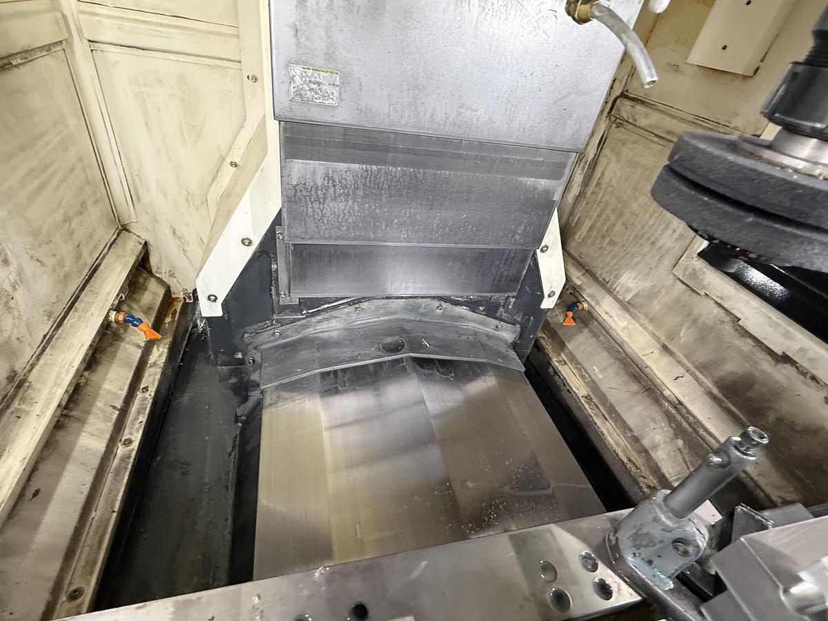 Used Ganesh Gen Mill T500 CNC Drilling & Tapping Machine