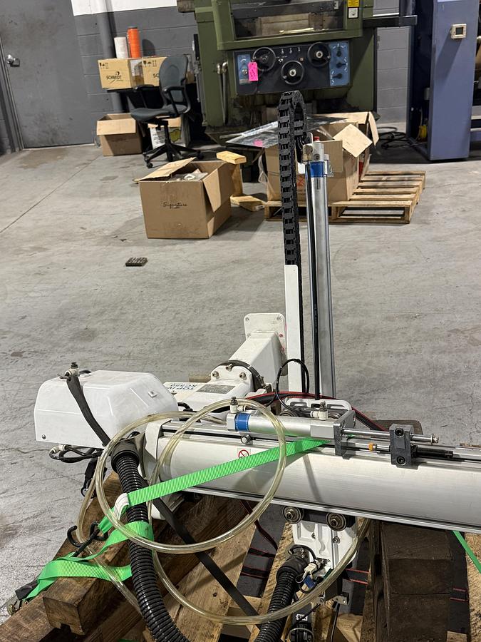 Used HY Robotics Take Out Robot (TOP IV-XC550), 2017