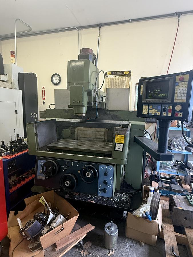 Used Makino KE55 Vertical Mill