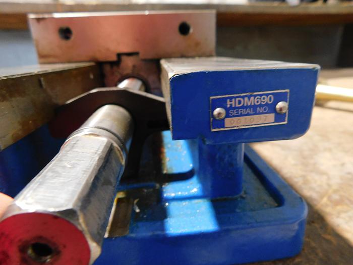 Used Kurt HD690 6"-Machine Vise with Handle