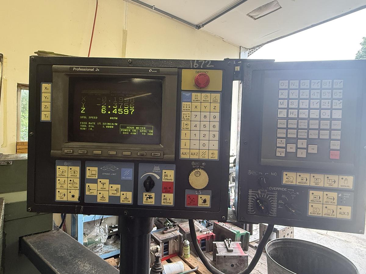 Used Makino KE55 Vertical Mill