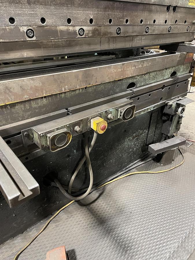 Used Cincinnati 440 Ton Press Brake