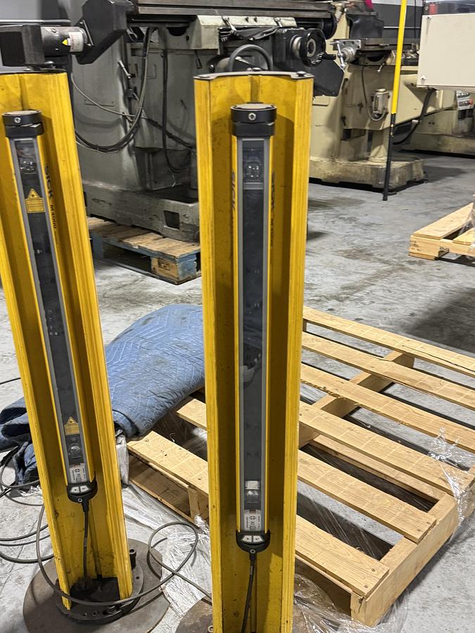 Used Sick 2 040 593 Mirror Column Light Safety Curtains