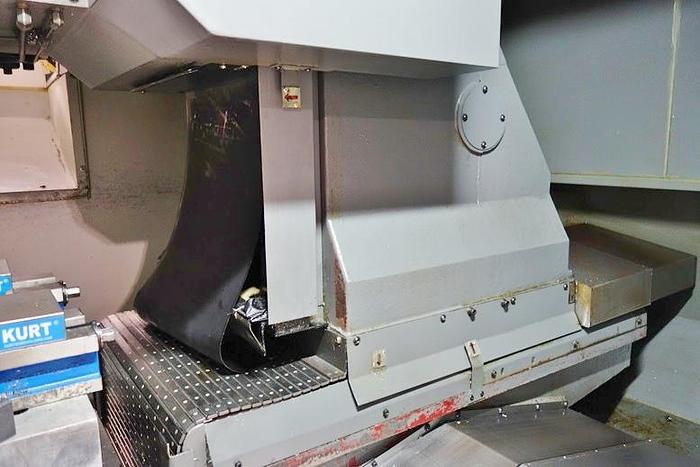 Used KIRA KDM43VCD Twin Pallet CNC Vertical Machining Center Fanuc