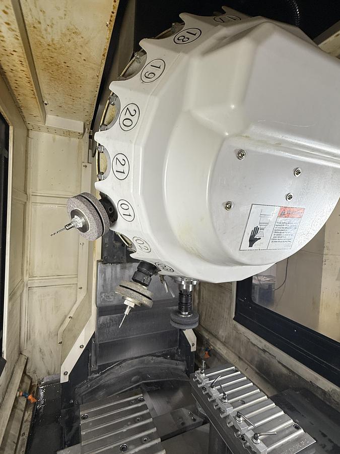 Used Ganesh Gen Mill T500 CNC Drilling & Tapping Machine