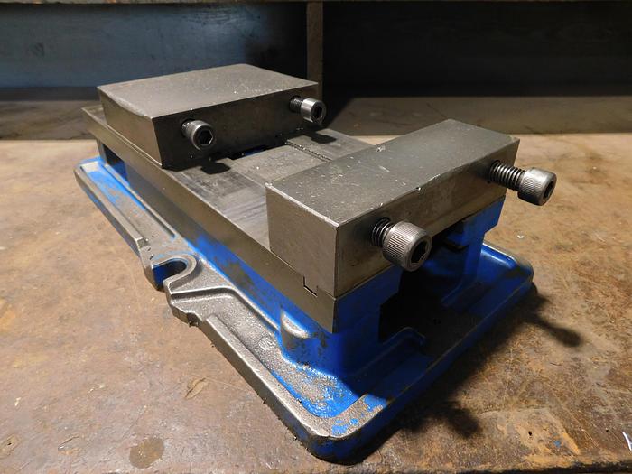 Used Kurt D675 6"-Machine Vise with Handle