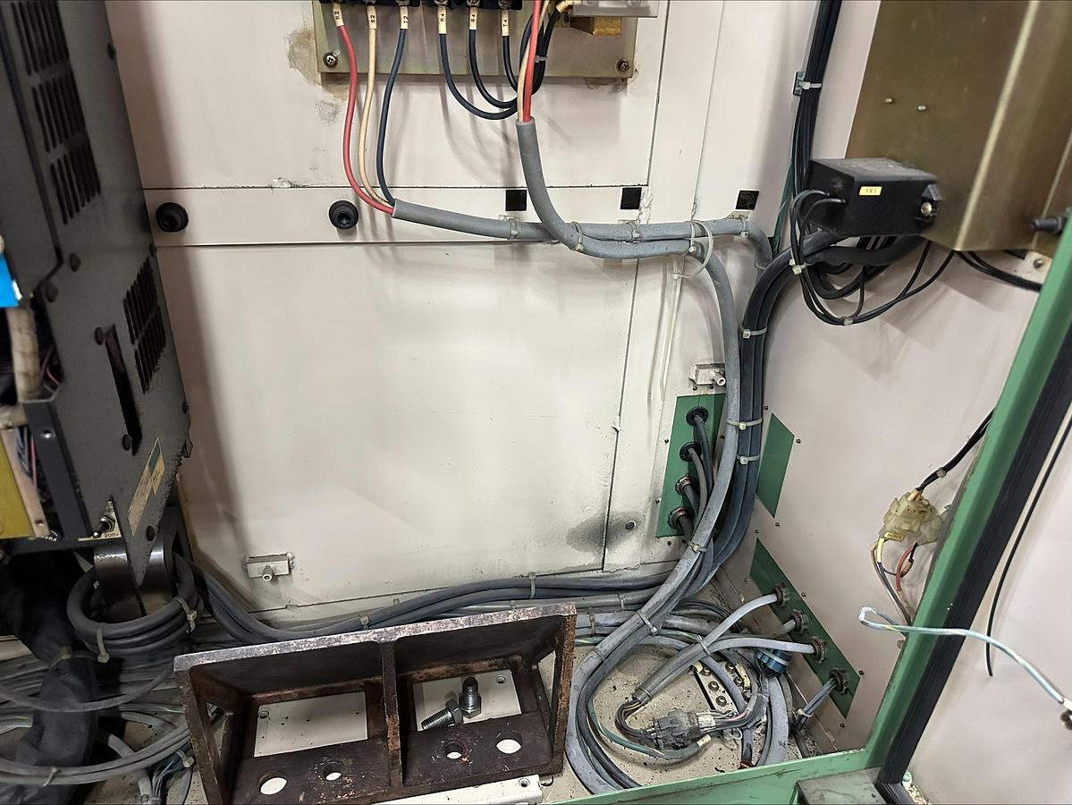 Used FANUC ARC Mate 120iB Welder with Lincoln weld package