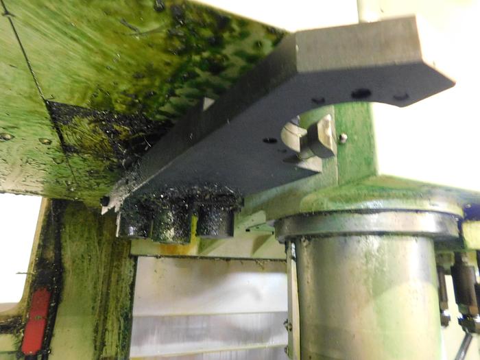 Used Doosan Daewoo DMV-4020 CNC Vertical Machining Center Fanuc