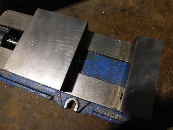 Used Kurt D675 6"-Machine Vise