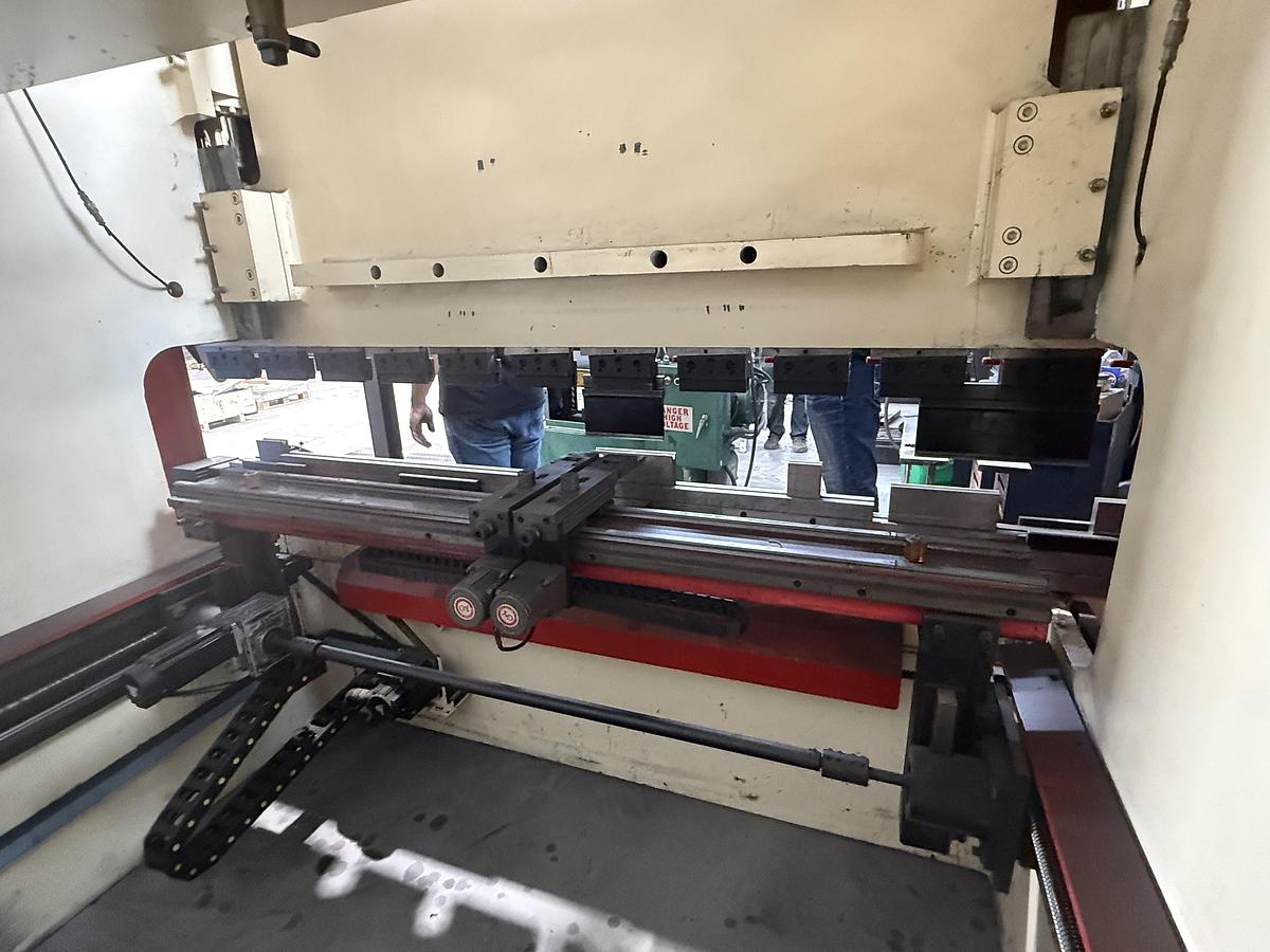 Used Nanjing Prima CNC Machinery 63 Ton Capacity, 2500mm Bed