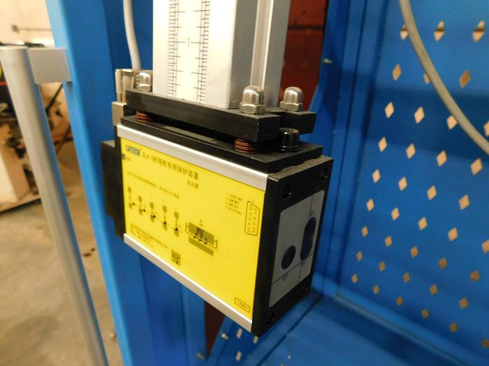 BDE13032–CNC PRESS BRAKE