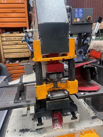 Usato PUNZONATRICE SAHINLER HKM 45