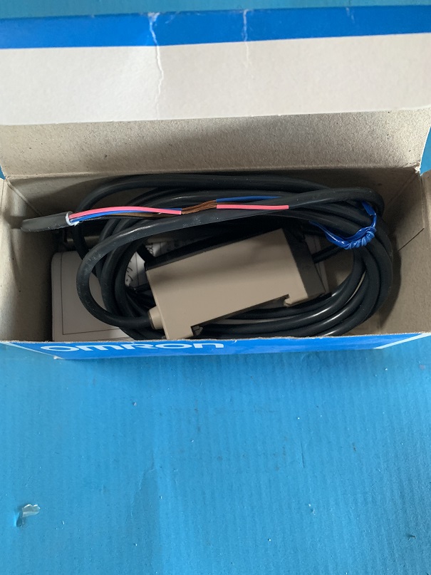 Used Omron Photoelectric Switch E3X-NT21