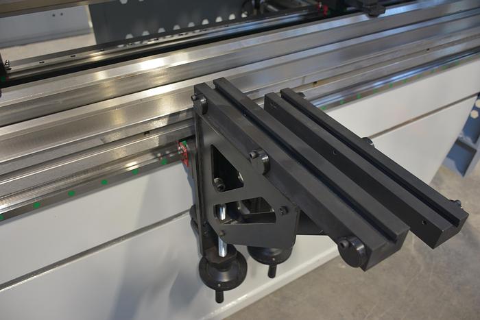 UZMA NC controlled Press brakes  30 ton - 60 ton   830mm - 2100mm