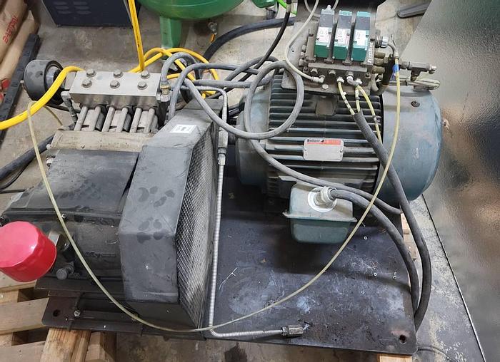 Used 2001 FLOW WATER 2'x4' CNC Waterjet Cutting System and 30HP Baldor Pump