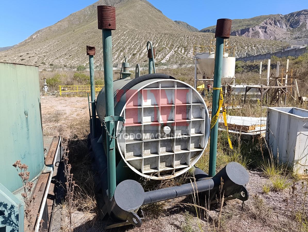 Usado TH-002 | TANQUE HORIZONTAL DE COMBUSTIBLE 700 GALONES SOBRE SKID METÁLICO