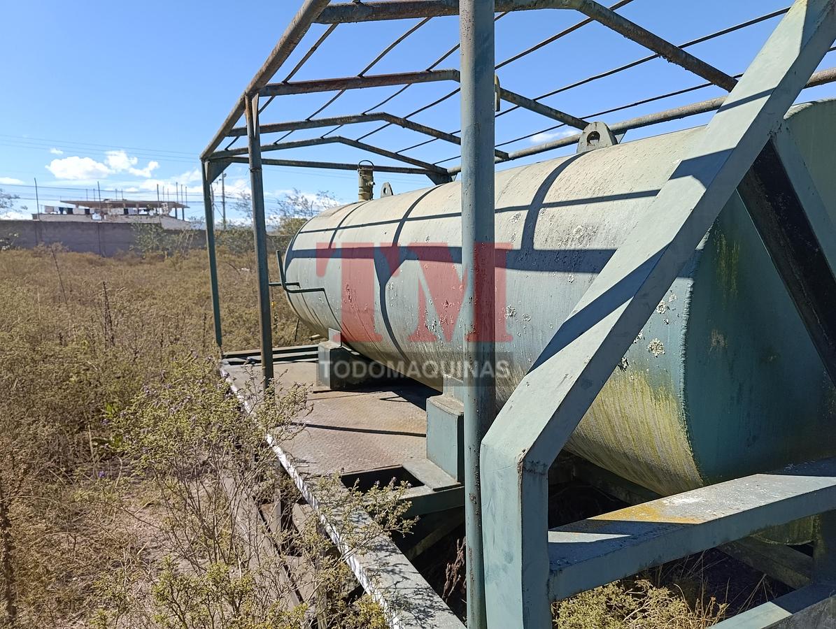 Usado TH-001 | TANQUE HORIZONTAL DE COMBUSTIBLE 1100 GALONES SOBRE SKID METÁLICO