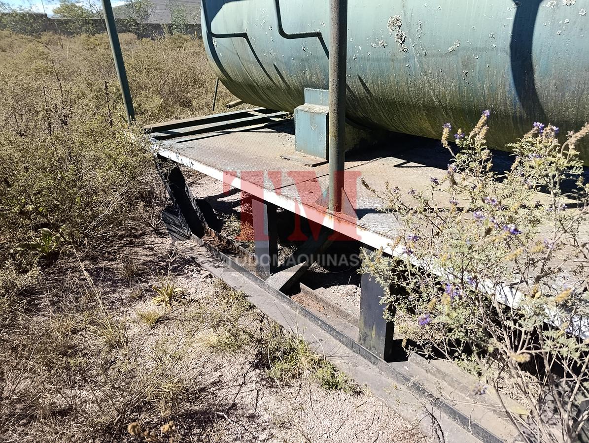 Usado TH-001 | TANQUE HORIZONTAL DE COMBUSTIBLE 1100 GALONES SOBRE SKID METÁLICO