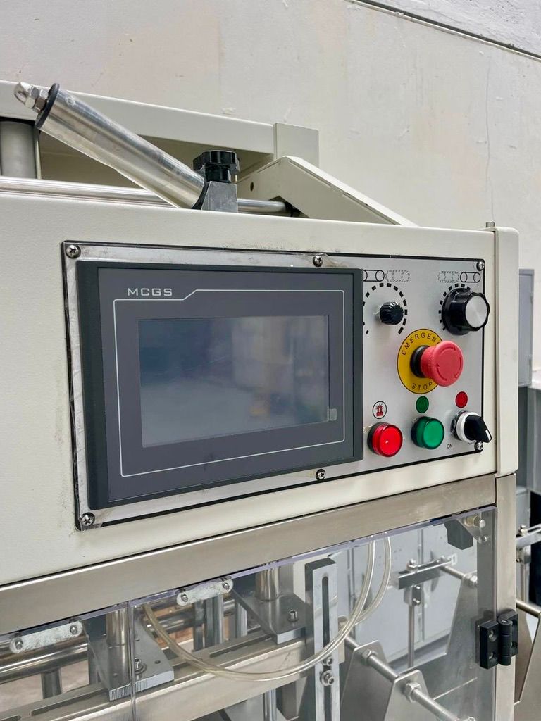 Usado MÁQUINA ENVOLVEDORA CON TÚNEL TERMOENCOGIBLE SEMIAUTOMÁTICA