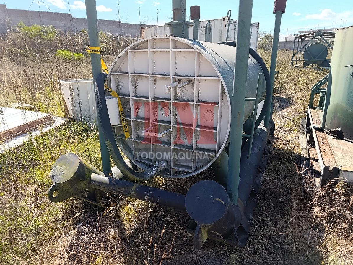 Usado TH-002 | TANQUE HORIZONTAL DE COMBUSTIBLE 700 GALONES SOBRE SKID METÁLICO