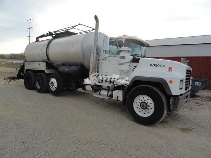 Used 1997 MACK RD690S