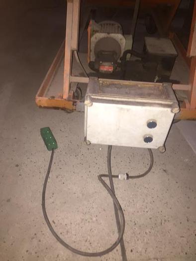 Brugt Løftebord hydraulisk på hjul.