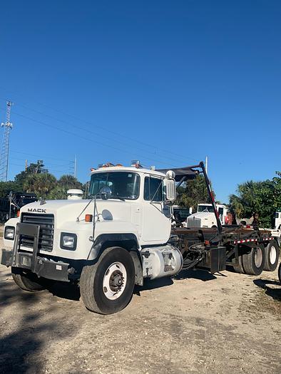 Used 2001 Mack RD 688S Tandem axle Roll oFF 60/tn Galbreth