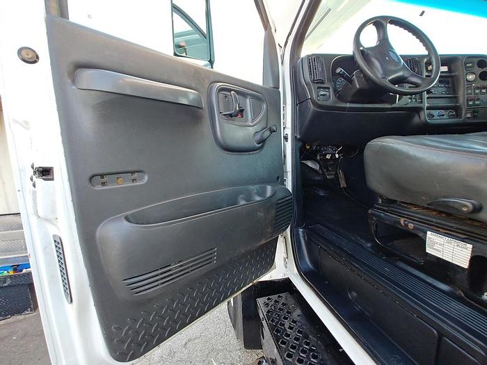 Used Altec AM855 60ft Over-center Bucket Boom on 2009 Chevrolet C8500 Utility Truck - 09489