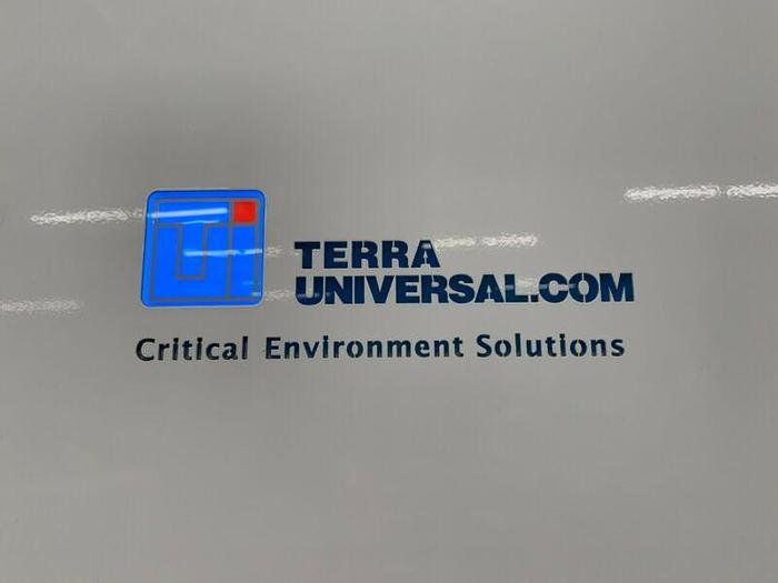 Used Terra Universal 2001-69 ValuLine Vertical 30" x 36" x 73" Laminar Flow Station