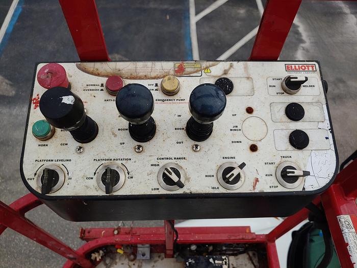 Used Elliott L55R Sign Crane on 2019 International 4300 Reg Cab Flatbed Truck - M97257