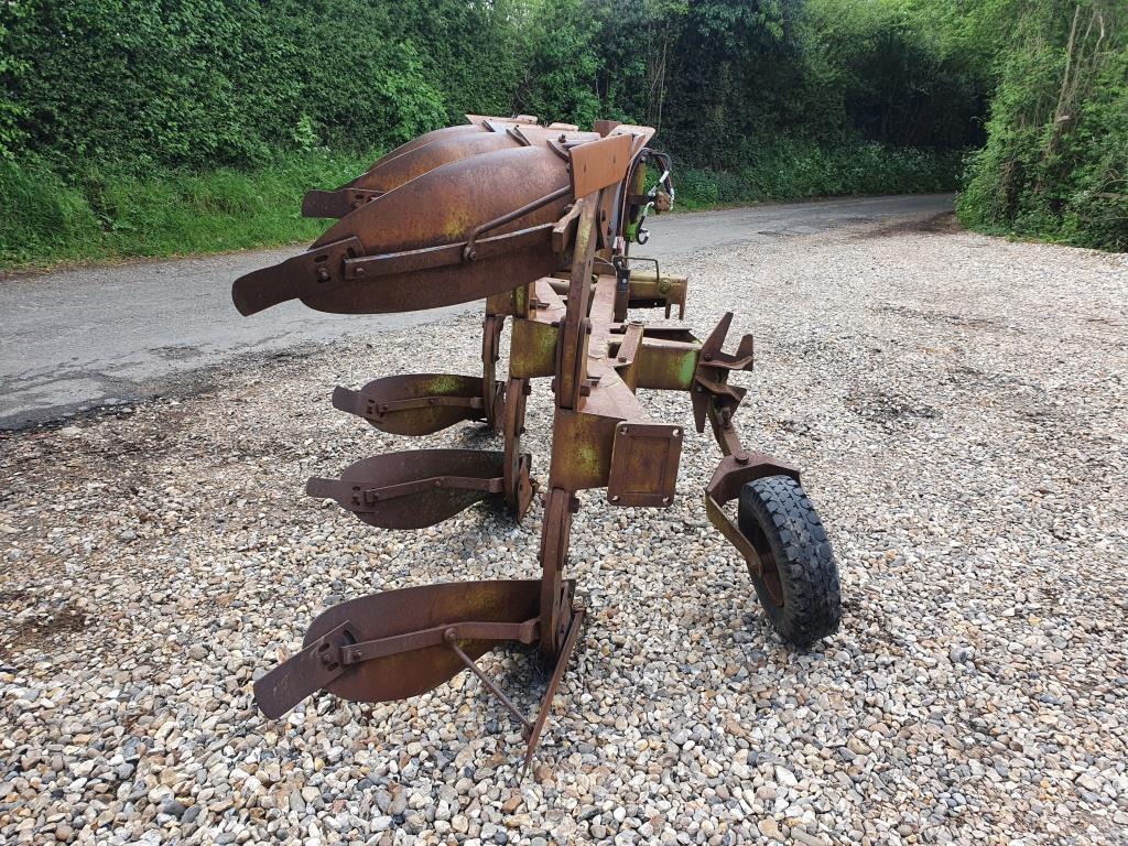 Used Dowdeswell DP7 3 Furrow Plough