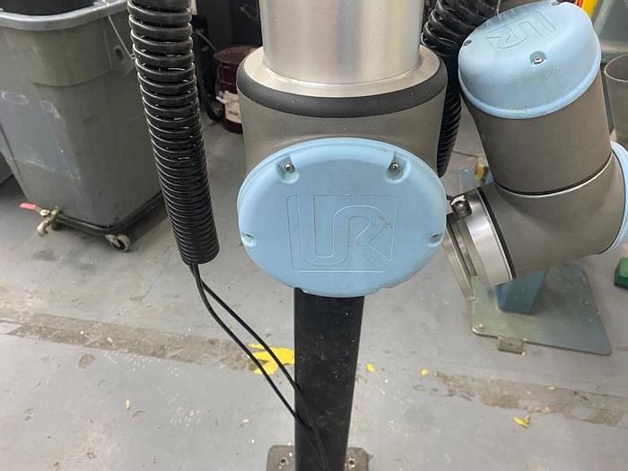 Used 2016 Universal Robots UR10 Cobot/Robot