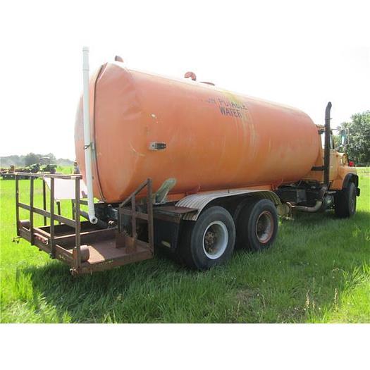 Used 1988 L8000 Tandem Axle Water Truck With 5000 Aluminum Tank