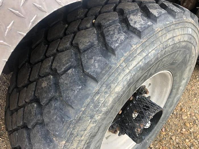 Used PRE EMMISSION 2005 WESTERNSTAR 4900SA TANDEM TRI PICKER TRUCK 