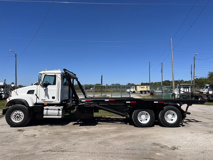 Used 2003 MACK CV713 Tandem-Axle Roll-Off Truck #5616