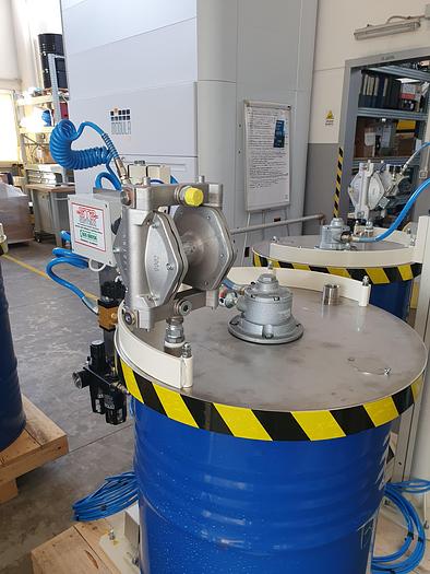 AGITATORE PNEUMATICO SU SOLLEVATORE CON COPERCHIO PER FUSTI DA 200 LITRI