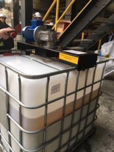 AGITATORE ELETTRICO SU CARTER FORATO PER FORCHE, PER TANK (IBC) DA 900/1000/1200 LITRI