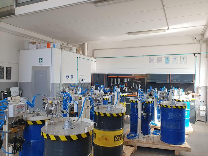 AGITATORE PNEUMATICO SU SOLLEVATORE CON COPERCHIO PER FUSTI DA 200 LITRI