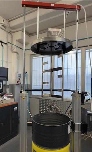 AGITATORE PER FUSTI SU SOLLEVATORE BICOLONNA