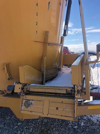 Used 2017 HayBuster 1150 Vertical Feed Mixer