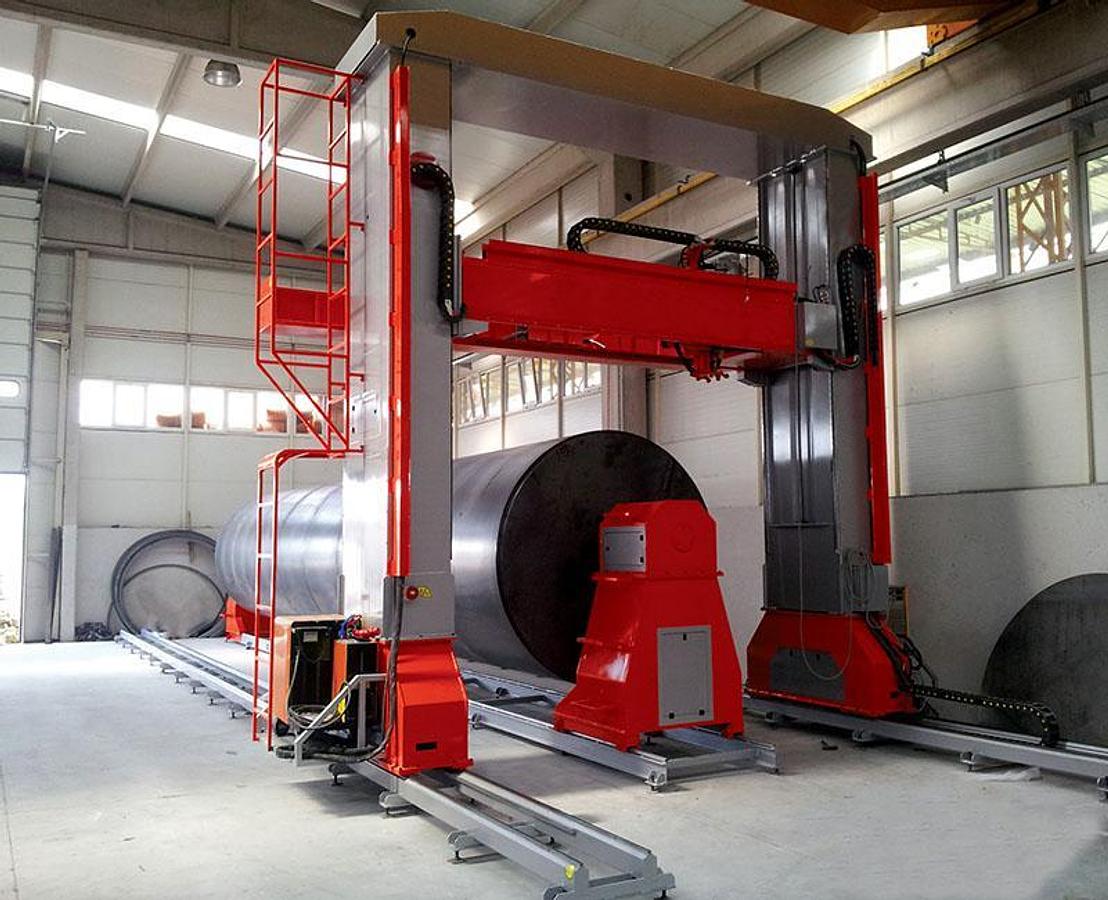 Source BRIDGE TYPE ELIPS TANK WELDING SYSTEM