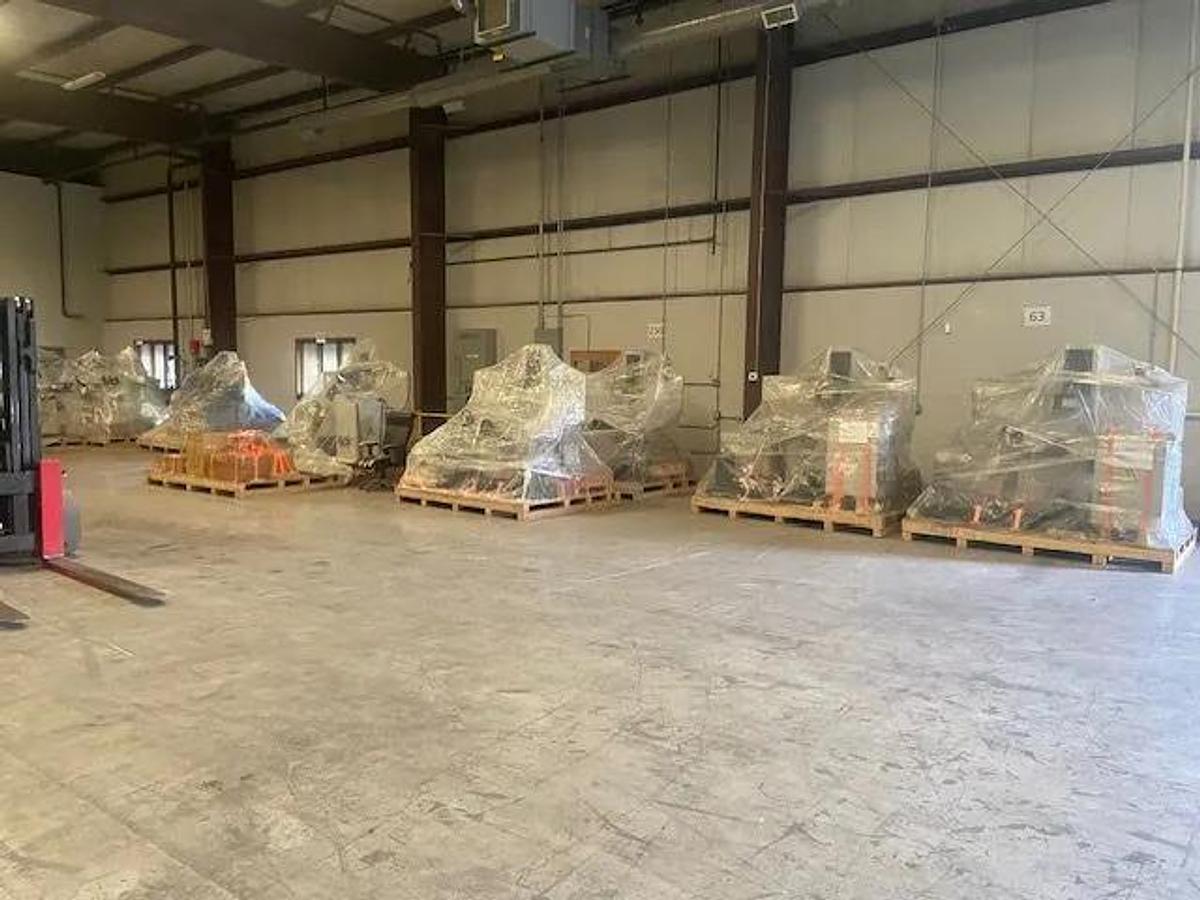 KENT Int'l Model KGS-615AHD Surface Grinder / 3 Axes / Column Traveling 24" x 60"