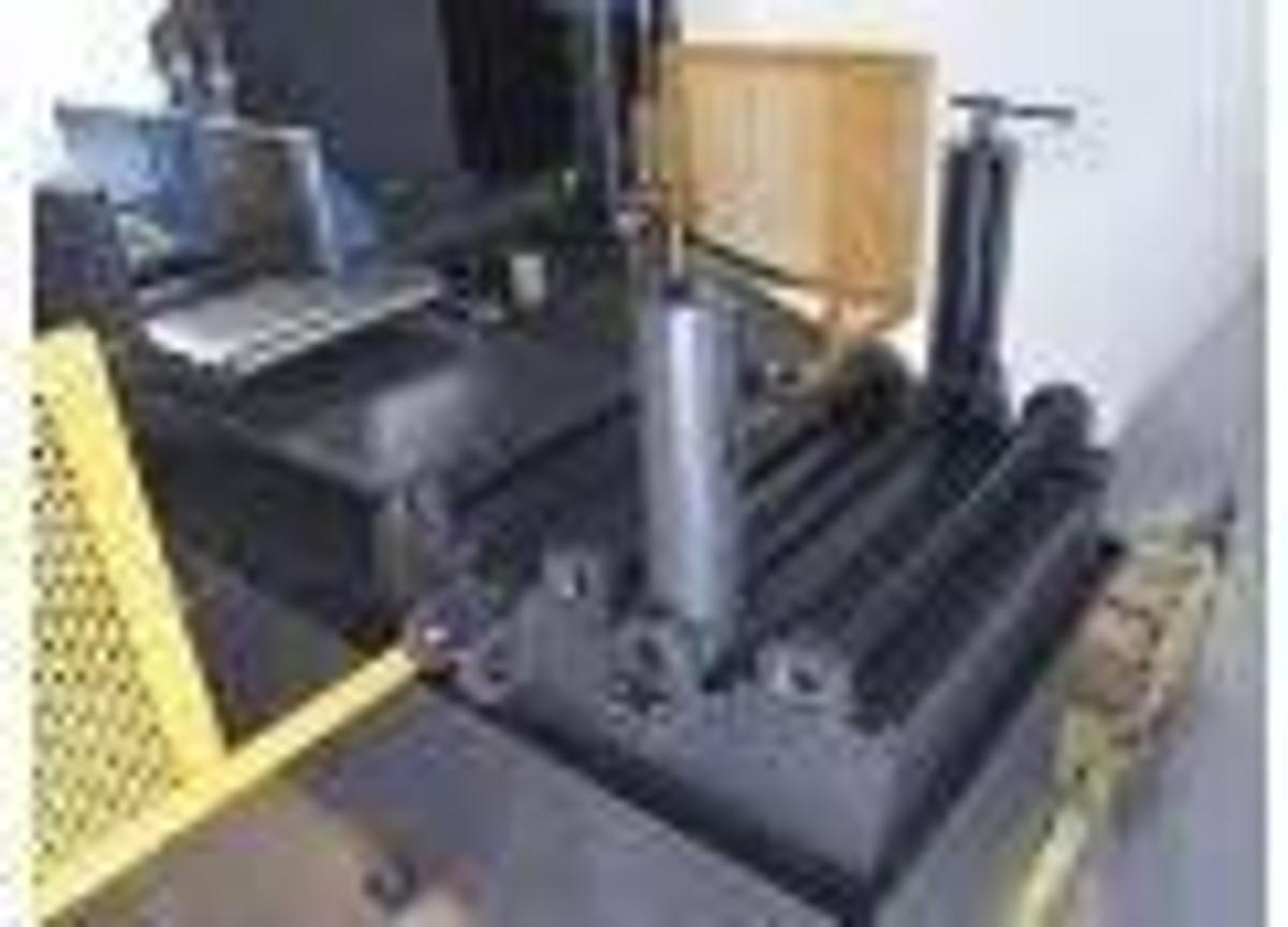DOALL Horizontal Production Bandsaw Model DC-420NC Fully Automatic w/16.5" Round Capacity